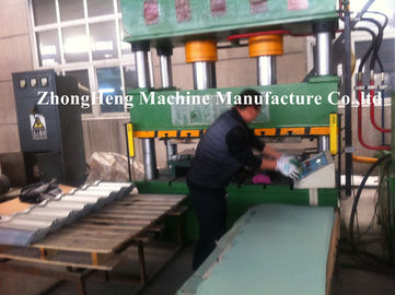 China Bunter Stahlstein beschichtete Dachplatte-Maschine mit PC der Kapazität 3000/Tag usine