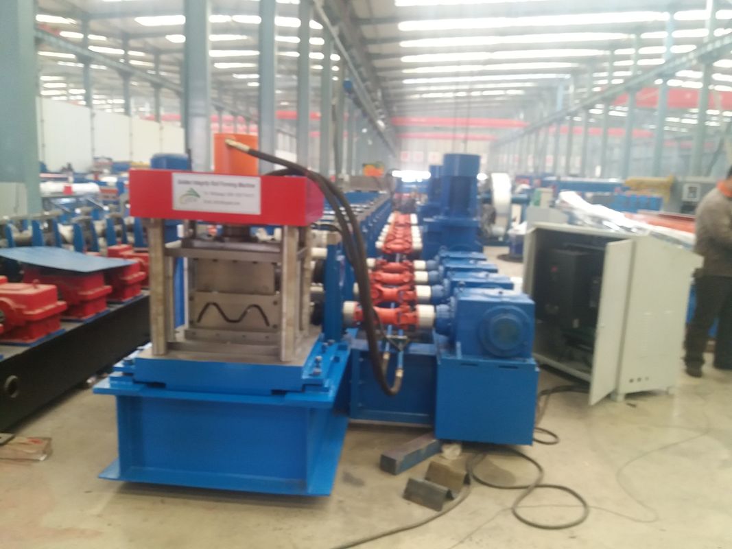 W Profile Gearbox Control Fast Way Gardrail Roll Forming Machine With Auto Cutting For 3.5mm Thickness HR Sheet